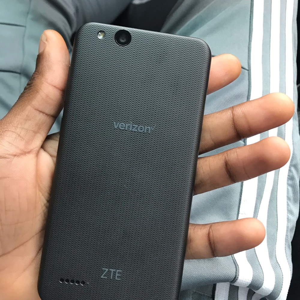 ZTE Android phone - Picture 2 of 3